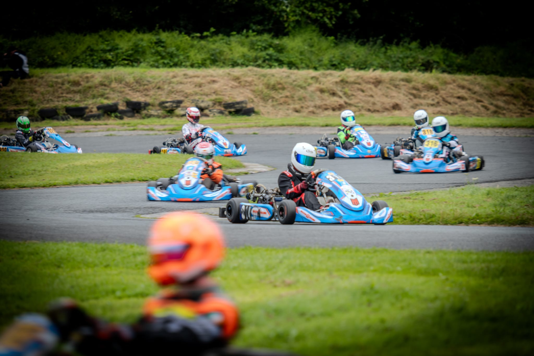 Pierre Carnet racing in a full field at an Irish national championship